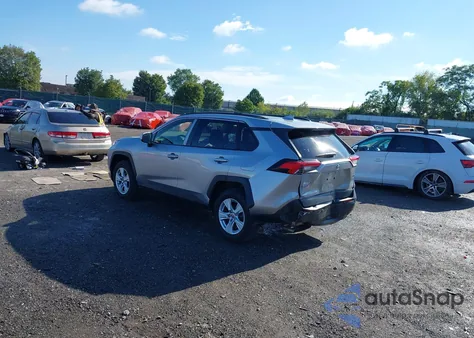 2019 Toyota Rav4 Xle z USA, uszkodzony, nr VIN JTMP1RFV9KD032475
